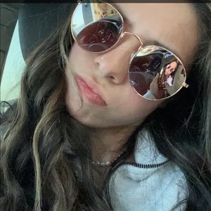 Meet your Posher, Jasmine